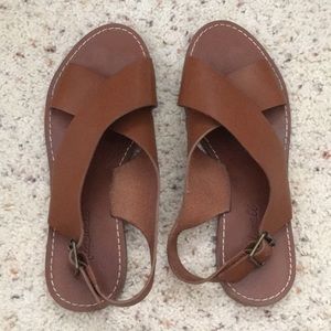 the boardwalk crossover sandal